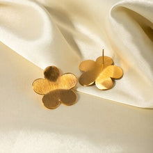 Load image into Gallery viewer, 18K Gold-Plated Stainless Steel Flower Stud Earrings
